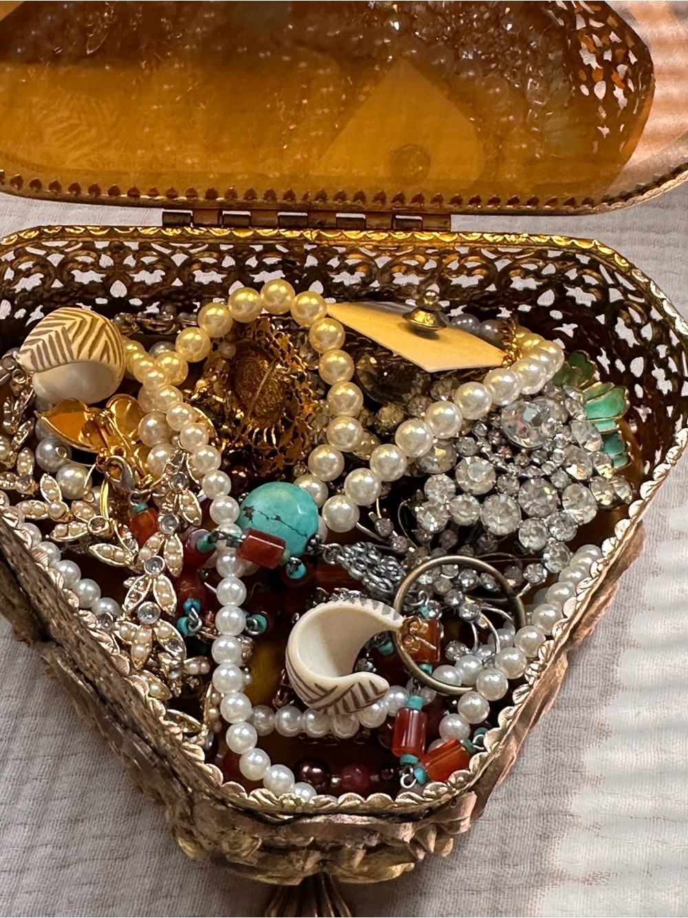 Vintage Treasure Jewelry and Box - Picture 8 of 11